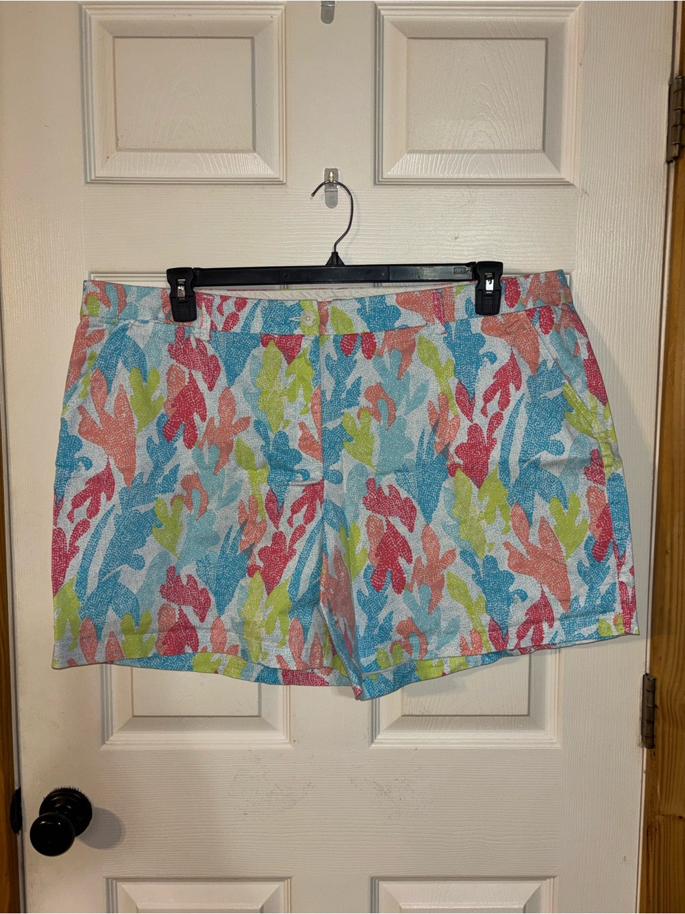 crown & ivy Multicolor Leaf-Print Summer Shorts